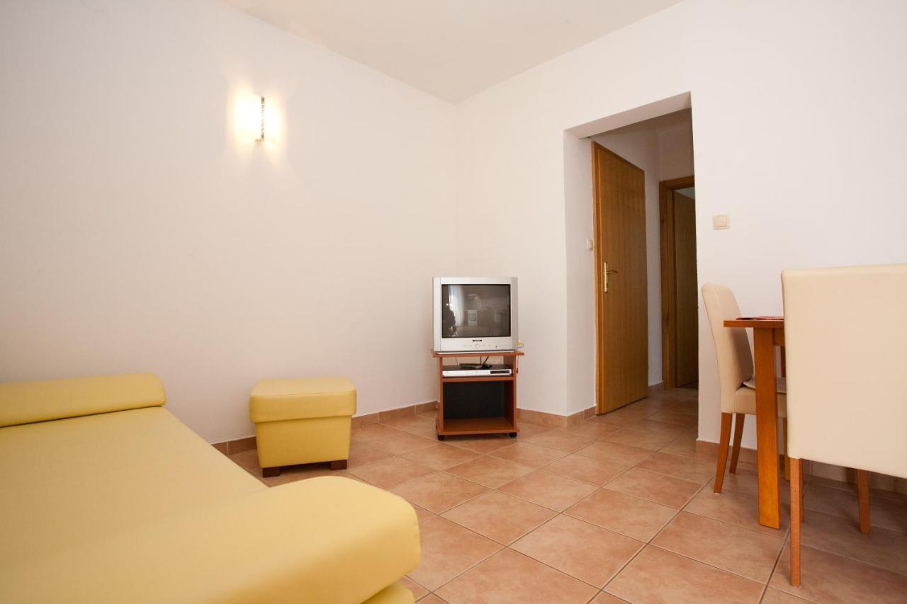 Apartments Glibo Near The Sea And Town Center! Krk Town Dış mekan fotoğraf